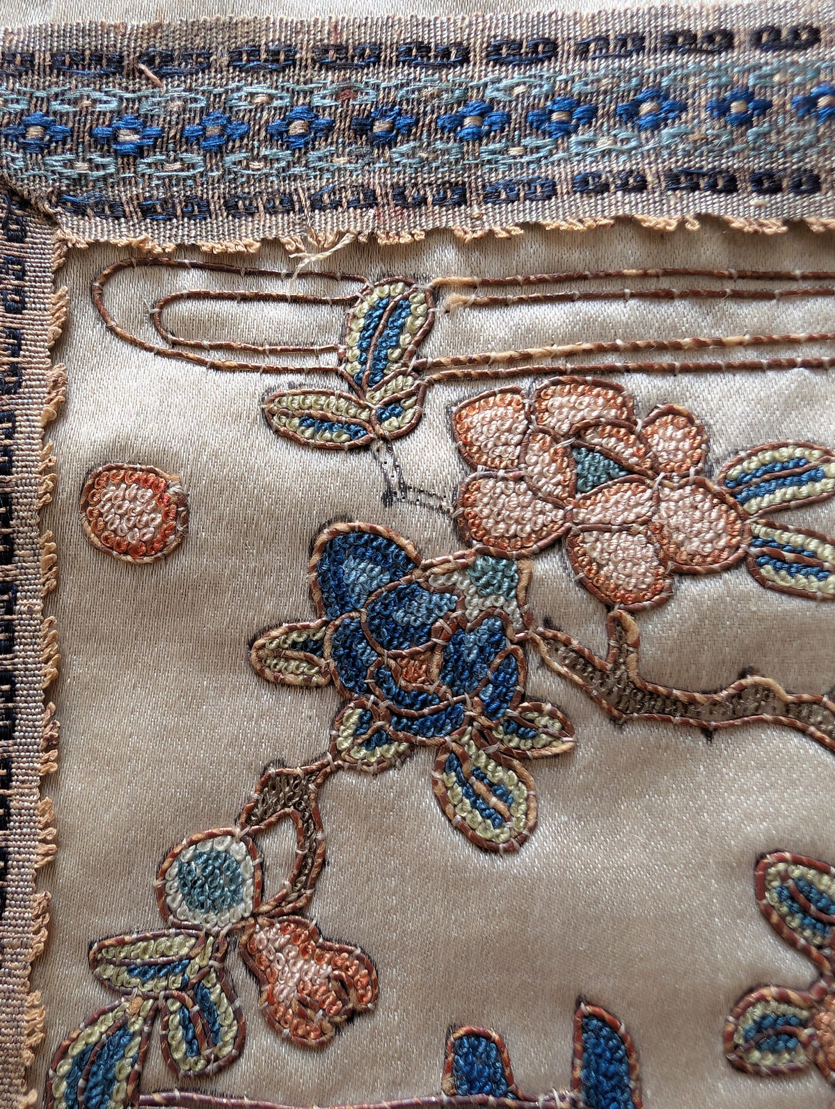 Chinese Antique silk embroidery with figures and landscape, Late Qing Dynasty #2818