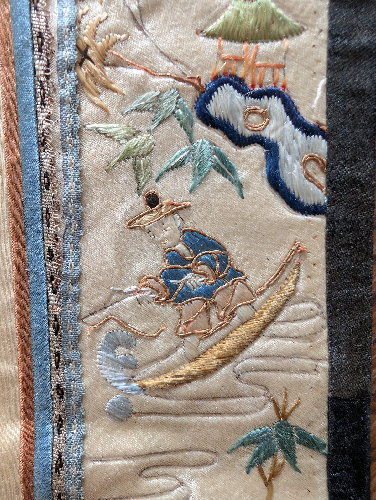 Chinese Antique silk embroidery with figures and landscape, Late Qing Dynasty #2818