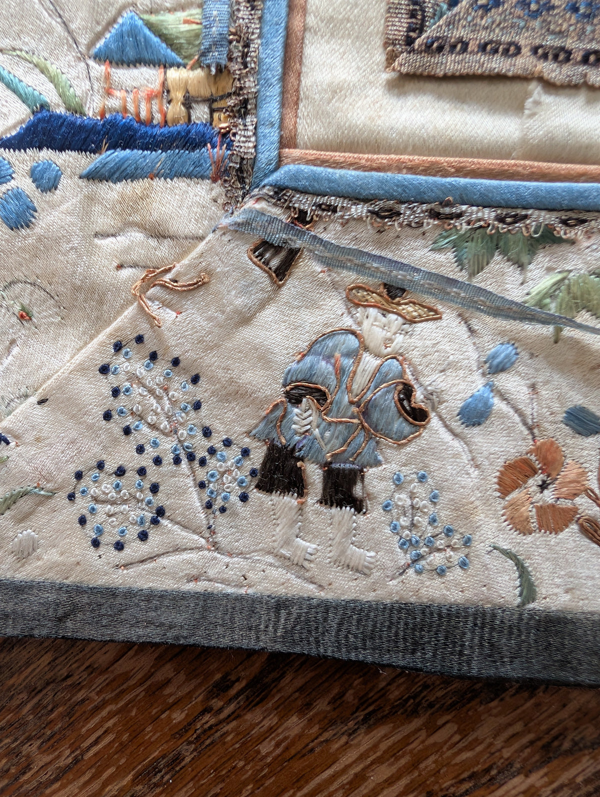 Chinese Antique silk embroidery with figures and landscape, Late Qing Dynasty #2818