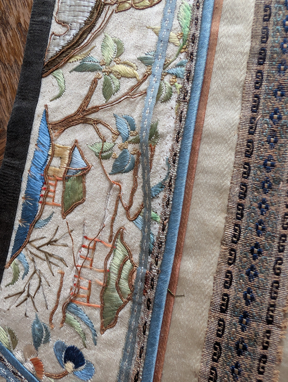 Chinese Antique silk embroidery with figures and landscape, Late Qing Dynasty #2818