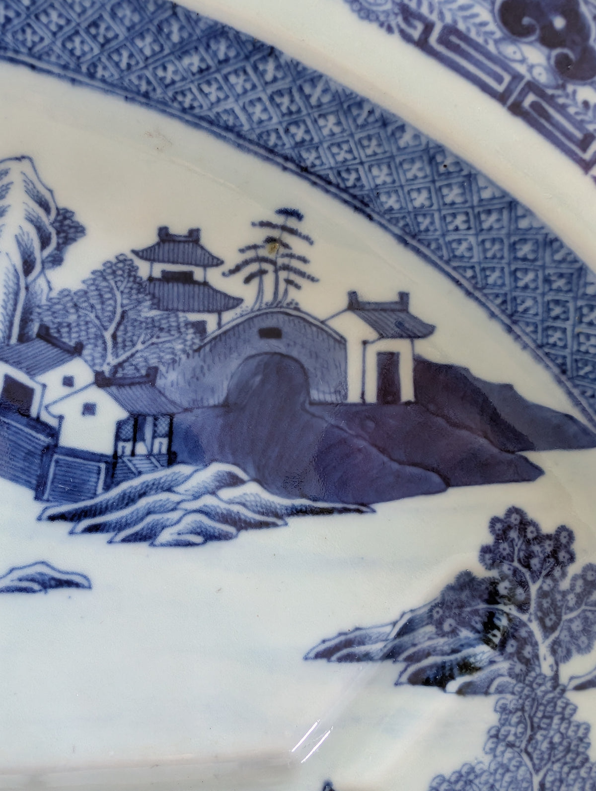 Chinese antique fish / meat platter in blue and white, Qianlong period  #2930