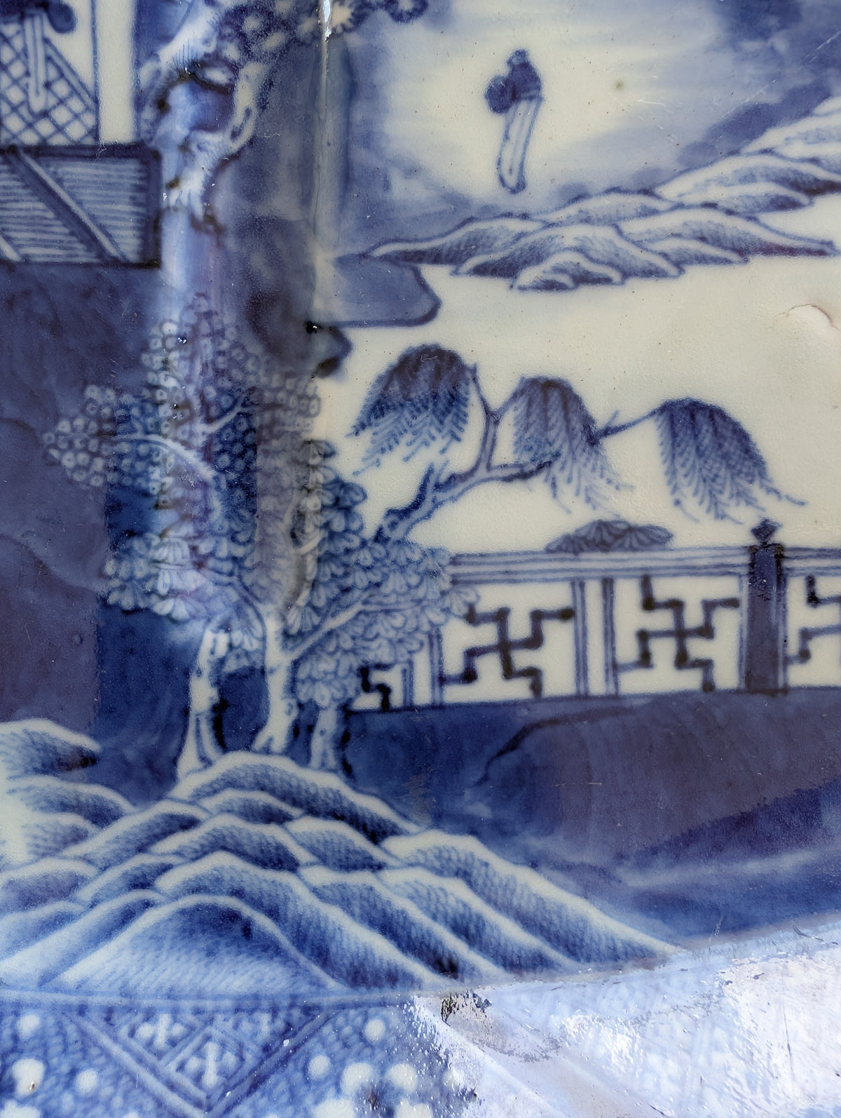 Chinese antique fish / meat platter in blue and white, Qianlong period  #2930