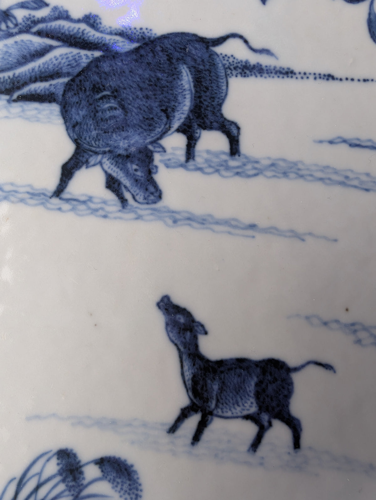 Chinese antique platter in underglazed blue and white, 18th c #2695