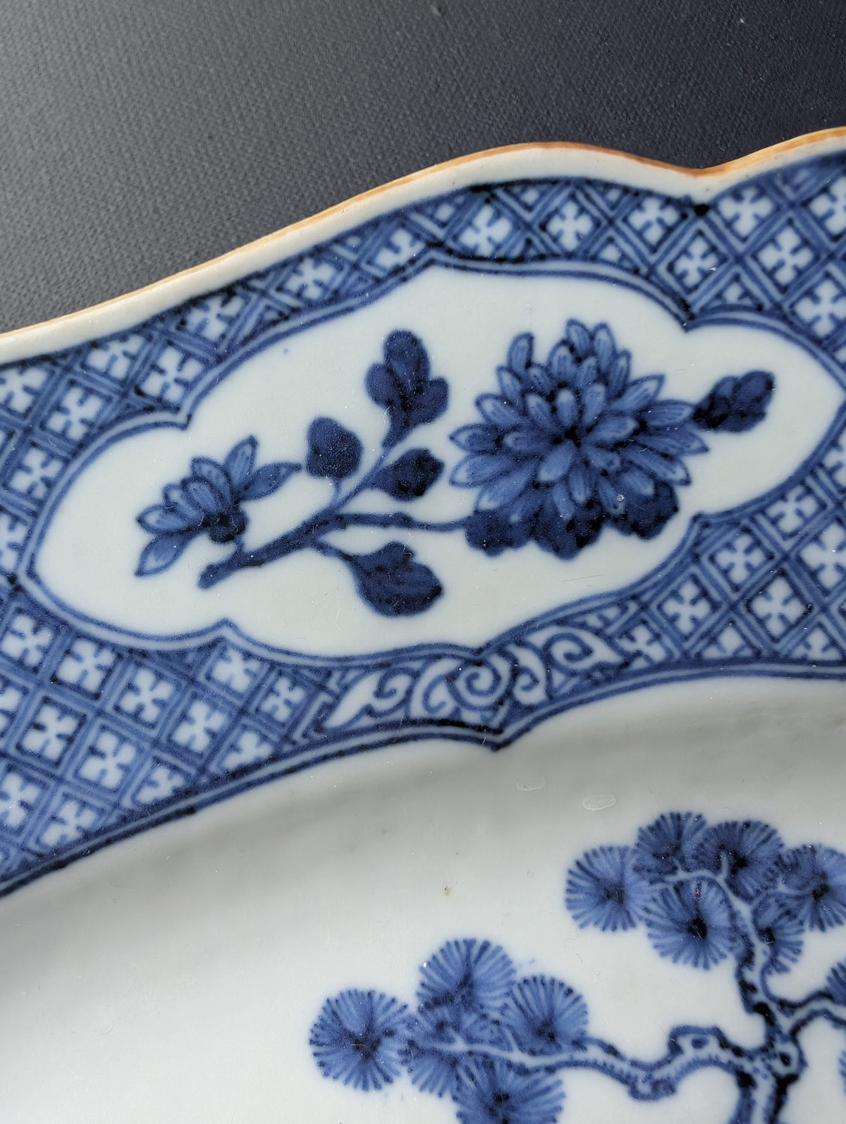 Chinese antique platter in underglazed blue and white, 18th c #2695