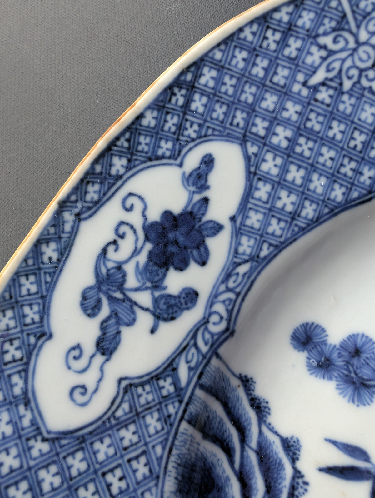 Chinese antique platter in underglazed blue and white, 18th c #2695